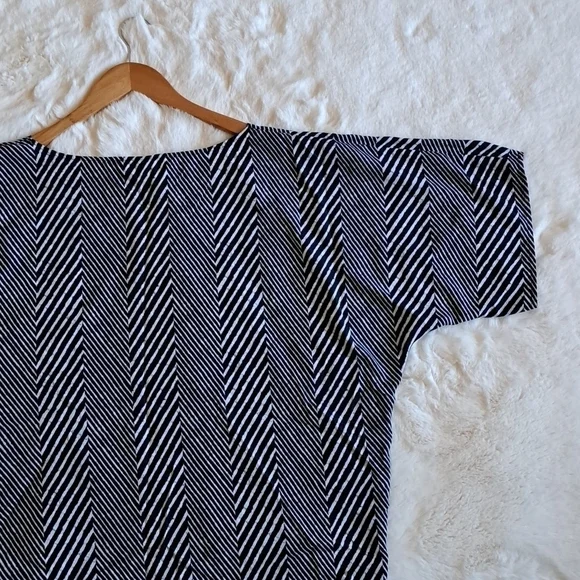 Michael Kors Navy & White Chevron Batwing Top – Size L - Picture 8 of 9